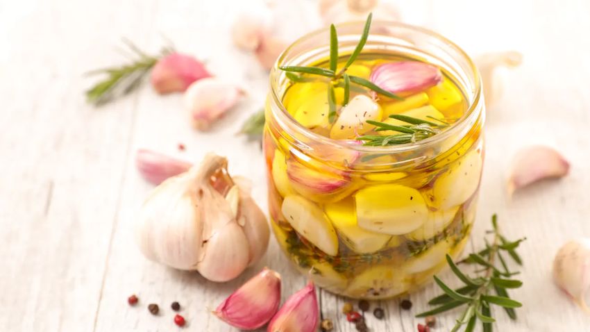 Aceite de Oliva con Ajo para mejorar la Digestión y regular el Colesterol: Cómo Tomarlo