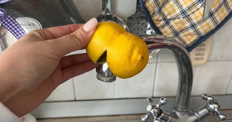 Por eso Deberías Envolver un Limón Alrededor de tu Grifo