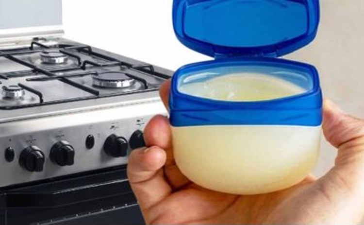 Aplicar Vaselina a la Cocina: Este increíble truco resolverá un problema ordinario