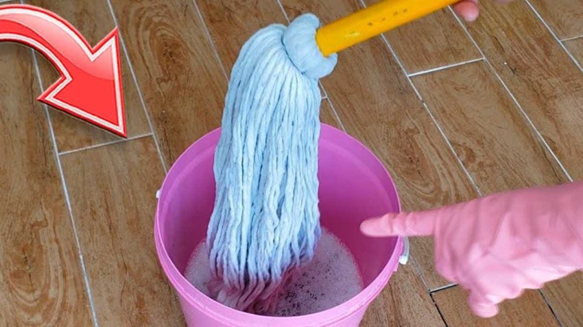 Cómo Limpiar tu fregona de forma rápida y eficaz? Con este Truco de Limpieza la Tendrás Como Nueva en un abrir y cerrar de ojos.
