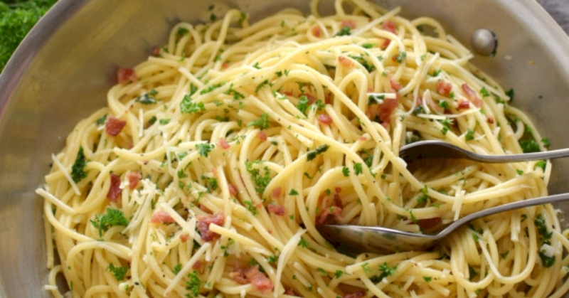 Receta de Espaguetis con Ajo y Perejil – Mas Facil, Imposible