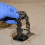 Secretos Caseros para Desatascar Tuberías en Minutos y Mantenerlas Impecables