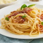 Espaguetis a la Carbonara: Un Clásico Italiano en tu mesa
