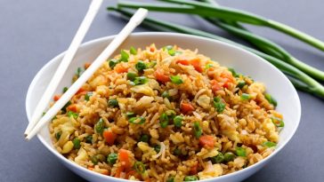 Cómo cocinar Arroz Frito al estilo Chino | Recetas