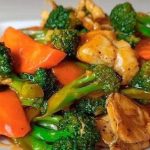 Pollo salteado con Vegetales: Receta Saludable y Fácil de Hacer 👌