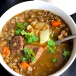 Sopa de Lentejas con carne de Cerdo – La Mejor y Mas Facil Receta que Puedes hacer en Casa