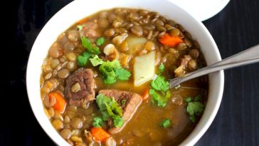 Sopa de Lentejas con carne de Cerdo – La Mejor y Mas Facil Receta que Puedes hacer en Casa