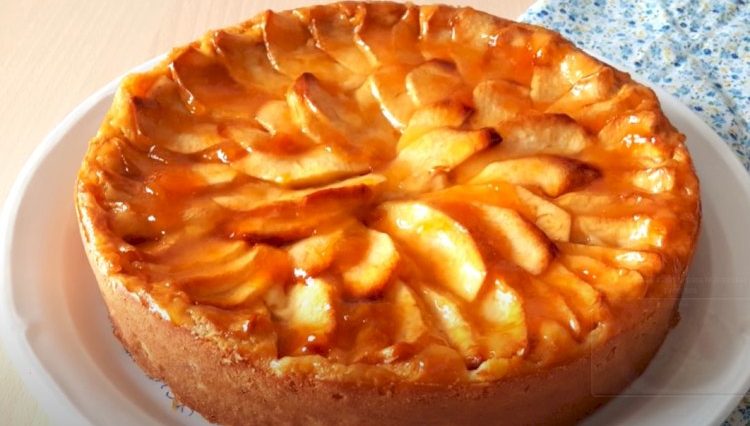 La Tarta de Manzana más Fácil que se deshace en la boca!