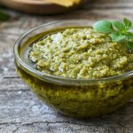 Cómo preparar Pesto para guardar y acompañar muchos platos