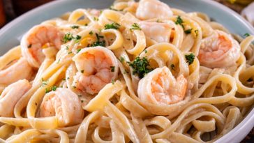 ¡Delicia Marina! Prepara esta Pasta Alfredo con Camarones y Deleita tus Sentidos