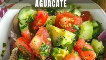 Una Ensalada llena de Colores y Sabores: ¡prueba nuestra receta de ensalada de Tomate, Pepino y Aguacate!