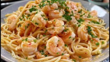 Espaguetis con Gambas o Camarones: Una Delicia del Mar a tu Mesa