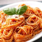 Espaguetis Rojos con Tomate: Una Explosión de Sabor en tu Mesa