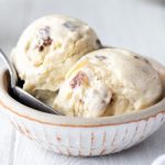 Delicioso Helado de Pasas al Ron: ¡Un Postre que Sorprenderá a Todos! 🍇🍨