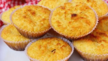 ¡Descubre los Deliciosos Muffins de Coco y Queso! 🍰🥥 Un delicioso Bocado en Tu Mesa