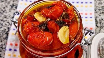 Tomates en Escabeche Caseros: ¡Sabor, Frescura y Salud en un Solo Frasco! 🍅✨