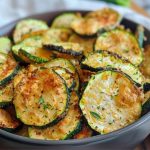 ¡Crujientes Delicias de Verano: Chips de Calabacín al Aire!