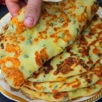 Panqueques de Kéfir con Queso y Cebollas: ¡Rápidos, esponjosos y deliciosos!