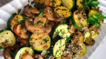 Calabacitas y Champiñones Salteados: Un Salteado Lleno de Sabor y Nutrición