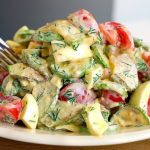 ¡Dale Sabor y Salud a Tu Día con Esta Ensalada de Calabacín, Huevos y Verduras!