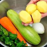 Sopa Ligera de Calabacín y Patatas: Saludable y Reconfortante