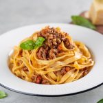 ¡Tallarines con Salsa Boloñesa! Un clásico irresistible