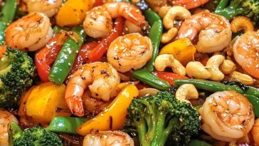 Salteado de Camarones al Ajo con Verduras y Anacardos
