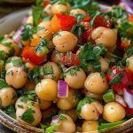Ensalada de Garbanzos con Toque Especial: ¡Fresca, Saludable y Deliciosa!