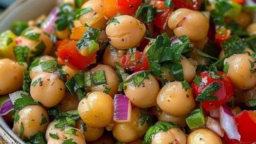 Ensalada de Garbanzos con Toque Especial: ¡Fresca, Saludable y Deliciosa!