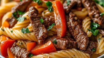 Pasta Cremosa con Bistec y Pimientos! Una Cena Rápida y Deliciosa
