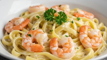 ¡Fettuccine con Camarones cremosos que te hará agua la boca!