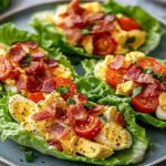 Wraps de Lechuga con Ensalada de Huevo y Bacon,Lechuga y Tomate: ¡Una delicia baja en carbohidratos!