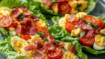 Wraps de Lechuga con Ensalada de Huevo y Bacon,Lechuga y Tomate: ¡Una delicia baja en carbohidratos!