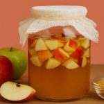 ¿Sabías que puedes hacer tu propio vinagre de manzana en casa? 🍏✨ ¡Sorpréndete con lo fácil que es!