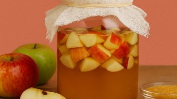 ¿Sabías que puedes hacer tu propio vinagre de manzana en casa? 🍏✨ ¡Sorpréndete con lo fácil que es!