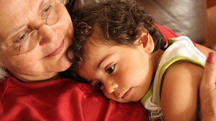 👵💰¿Cobrar por Cuidar a tus Nietos? La polémica historia que divide a las familias 💥