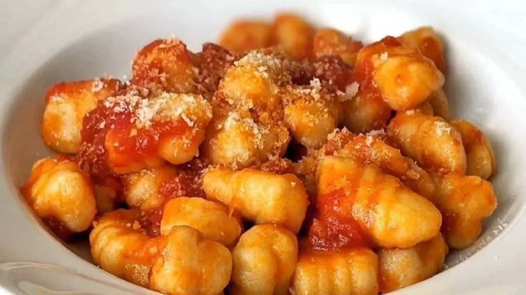 🧡 Ñoquis de Harina de Maíz con Salsa Casera 🍅💰